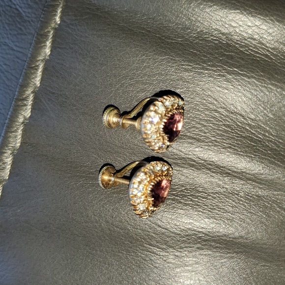 Vintage Vargas Signed Heart Shaped Purple Crystal Silvertone SCREW BACK Earrings - Picture 2 of 6